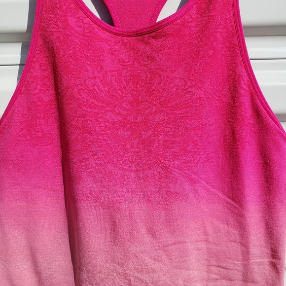 Climawear seamless ombre tank with built in bra - Picture 2 of 5